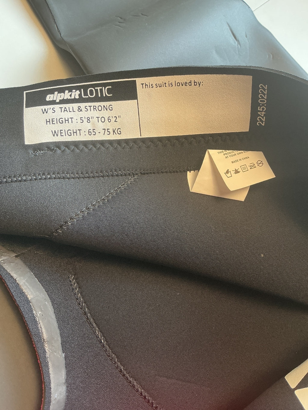 Alpkit LOTIC Wetsuit Size 5’8-6’2 65-75kg Black and Red
