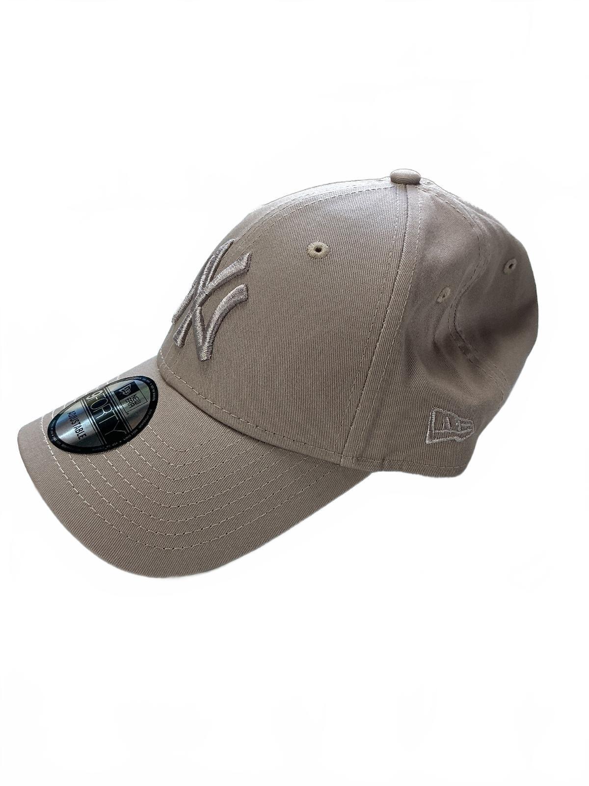 *NEW* New Era 9FORTY Adjustable Beige Baseball Yankees Cap