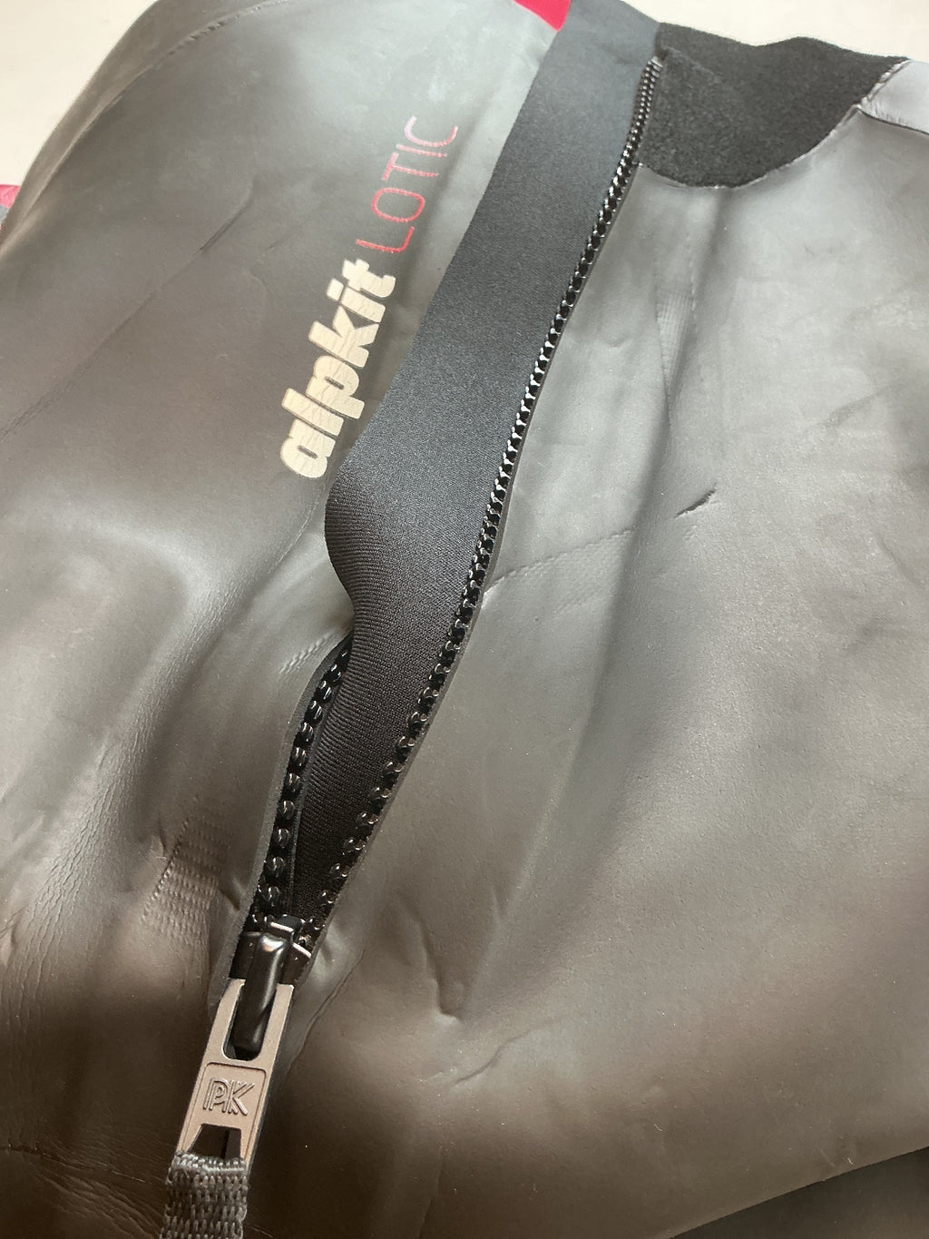 Alpkit LOTIC Wetsuit Size 5’8-6’2 65-75kg Black and Red