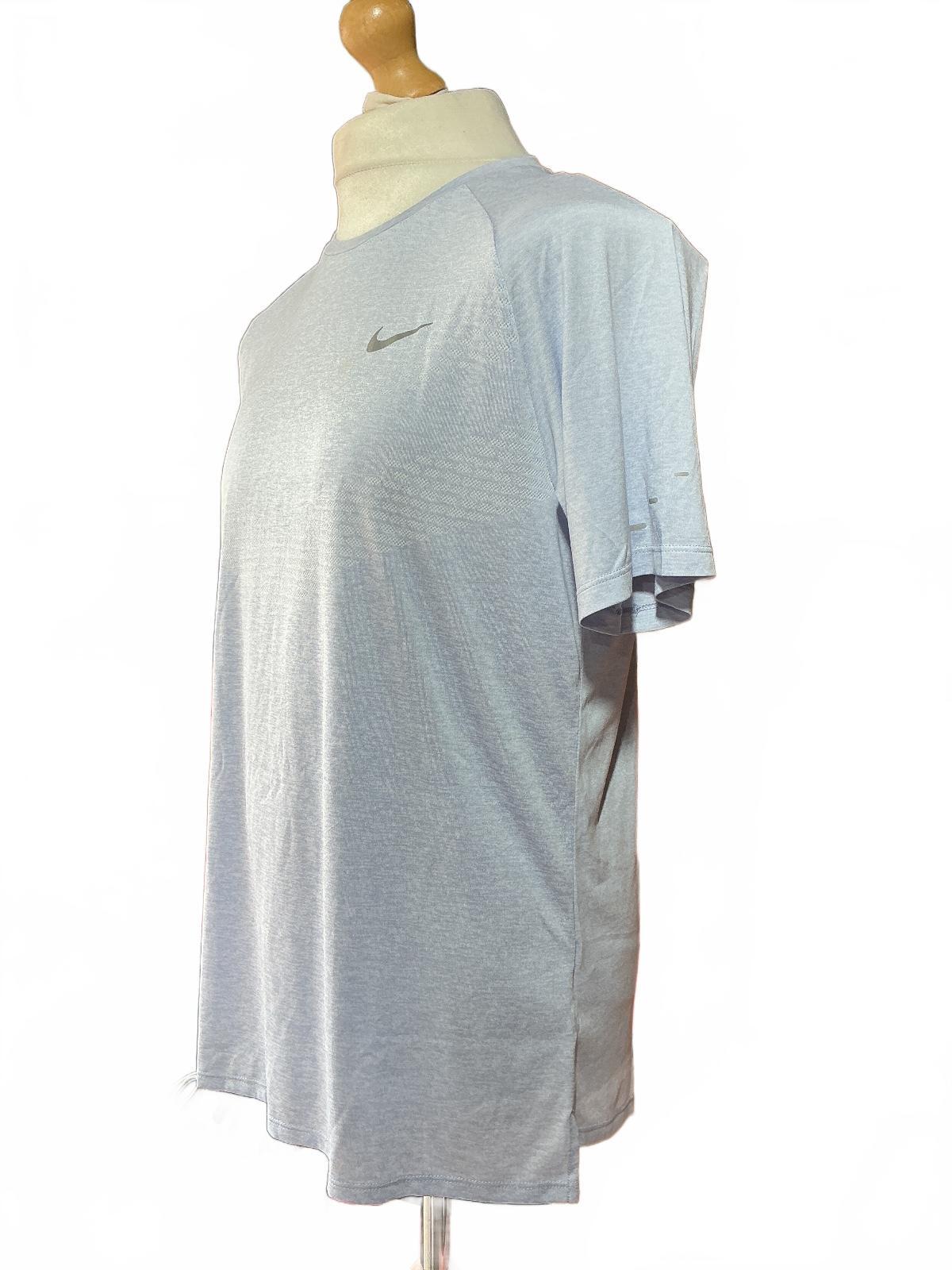 Nike Stride Dri-FIT ADV Running T-Shirt Light Blue Medium M