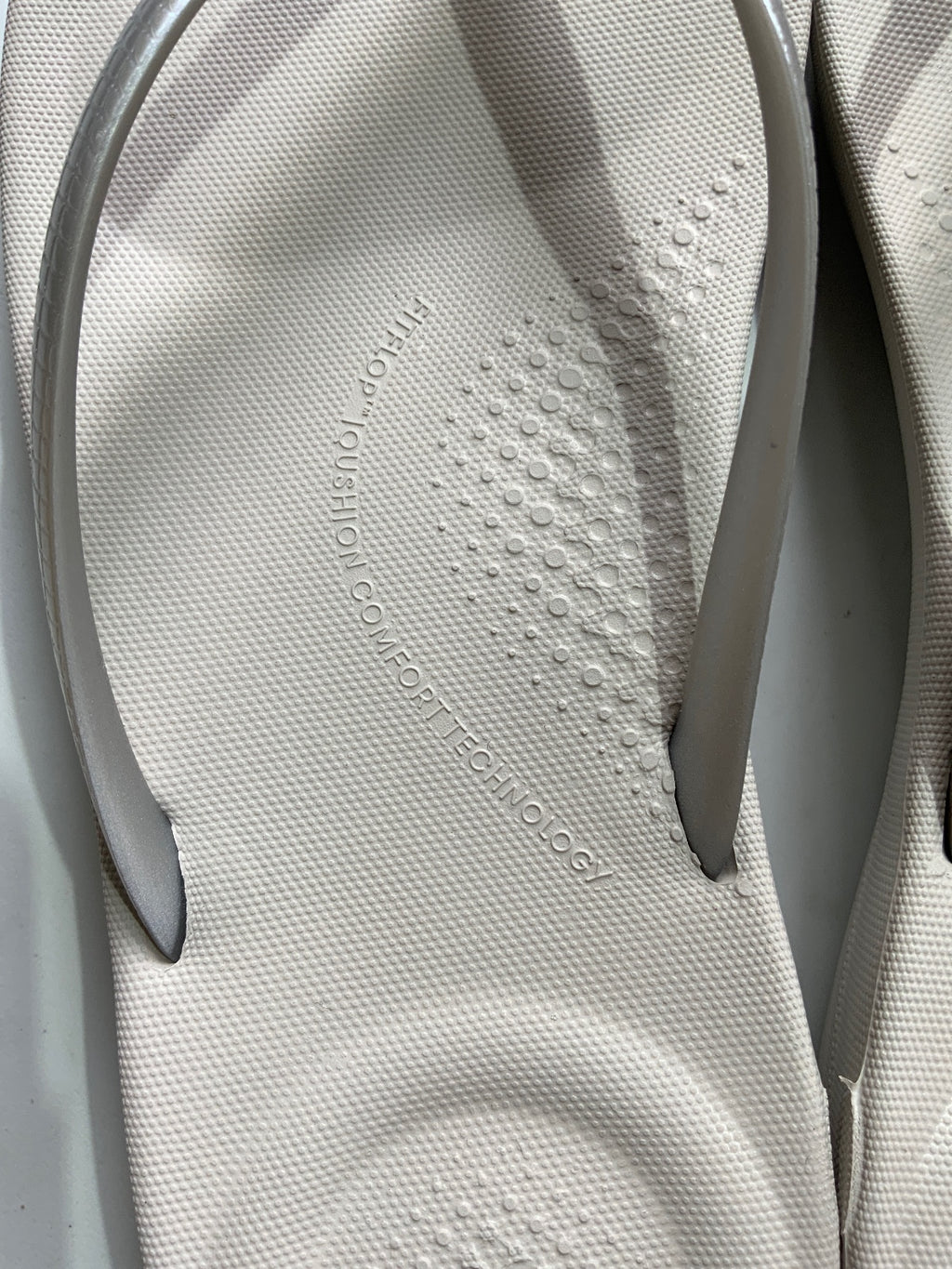 FitFlop Iqushion Ergonomic Flip-Flops Silver UK 5 Comfortable Sandals