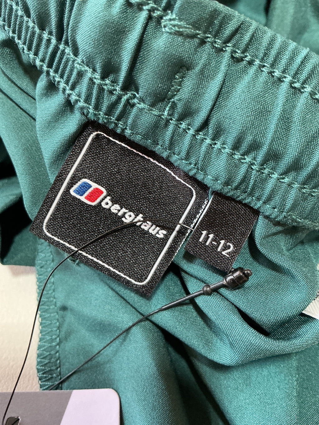 *NEW* Berghaus Boys Green Activewear Shorts Size 11-12 Years