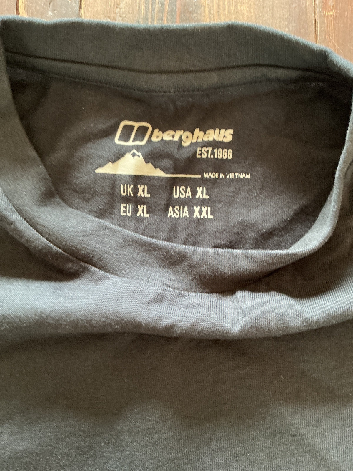 Berghaus MMTN Silhouette SS Tee Black XL Casual Outdoor T-Shirt