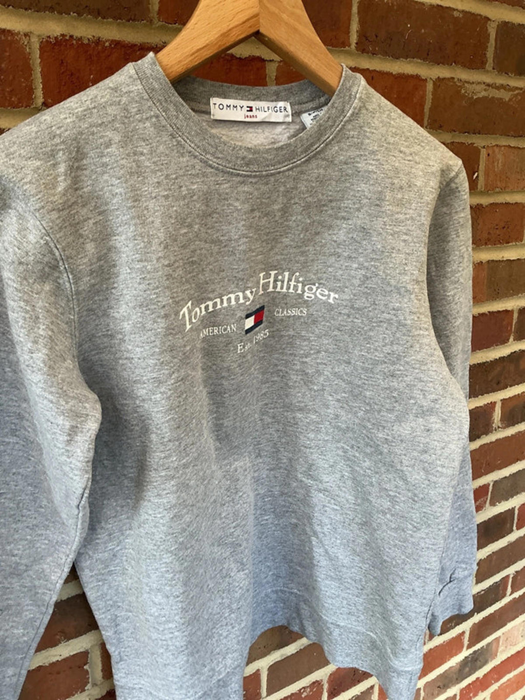 Tommy Hilfiger sweatshirt small