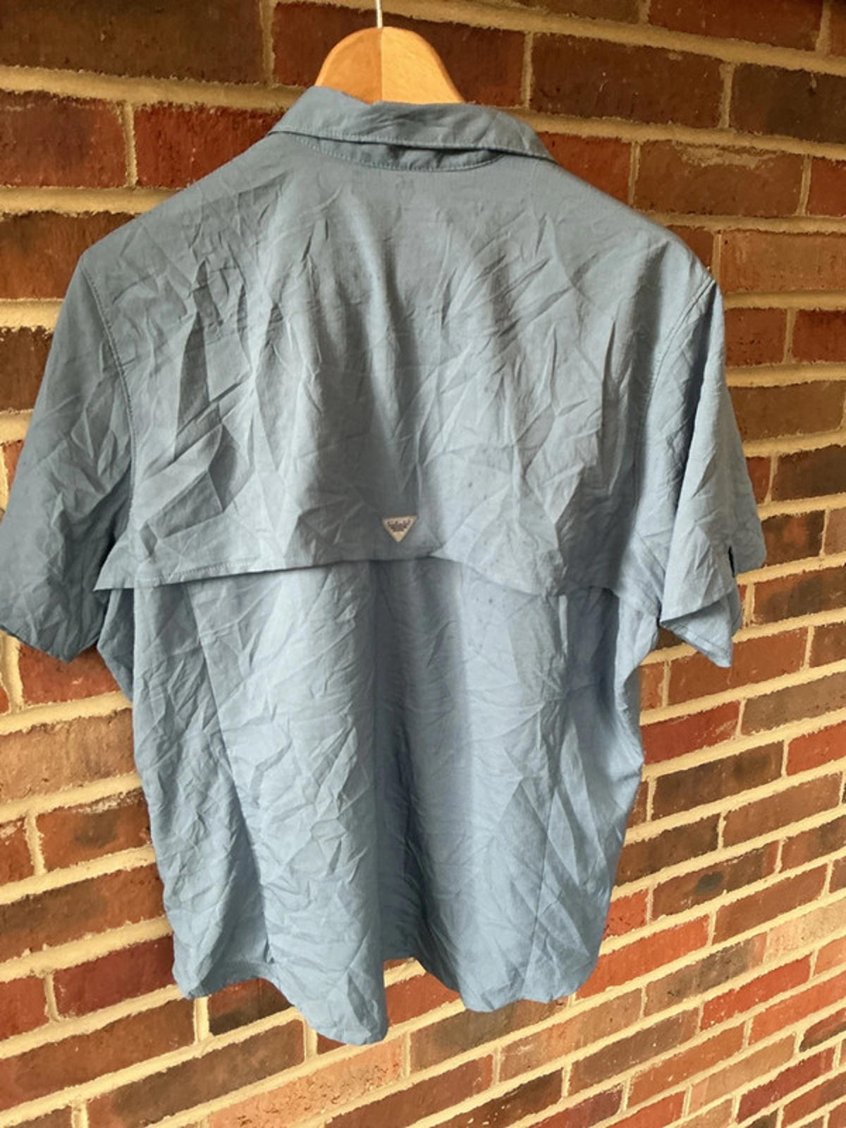 Columbia Men's Button Up Shirt Vented Back Zipped Pocket XL Light Blue Very Good