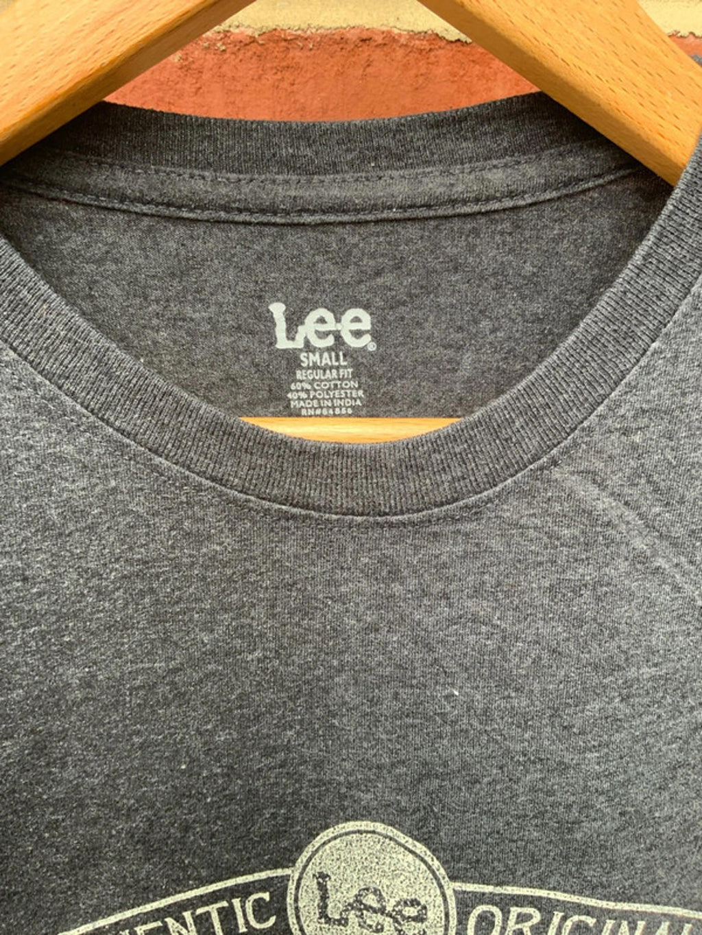 Lee tee small