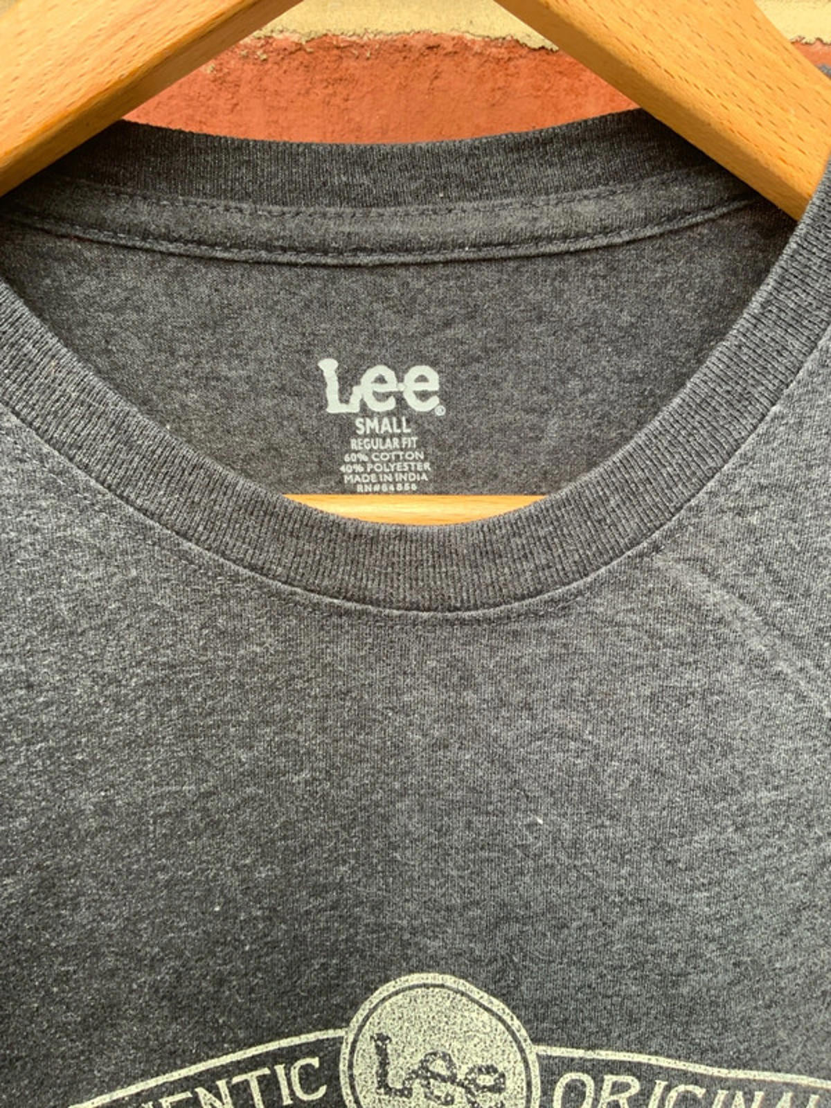 Lee tee small