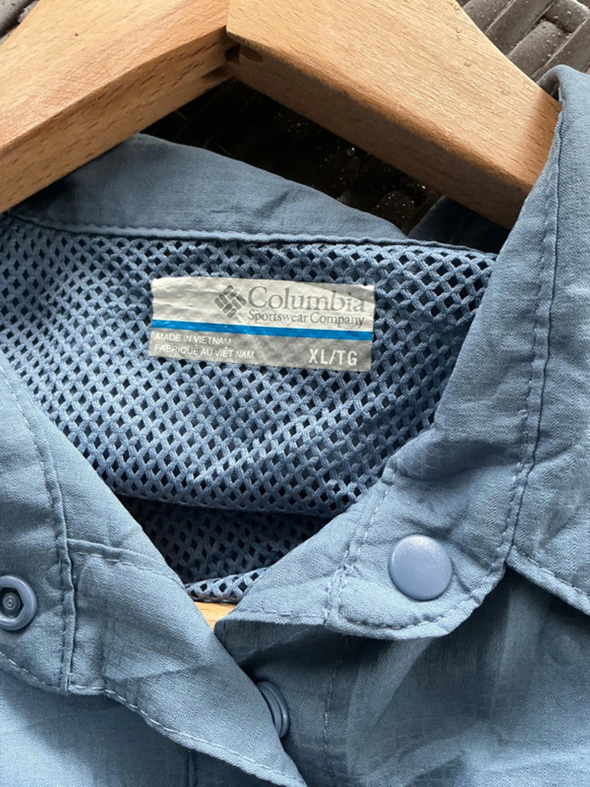 Columbia Men's Button Up Shirt Vented Back Zipped Pocket XL Light Blue Very Good