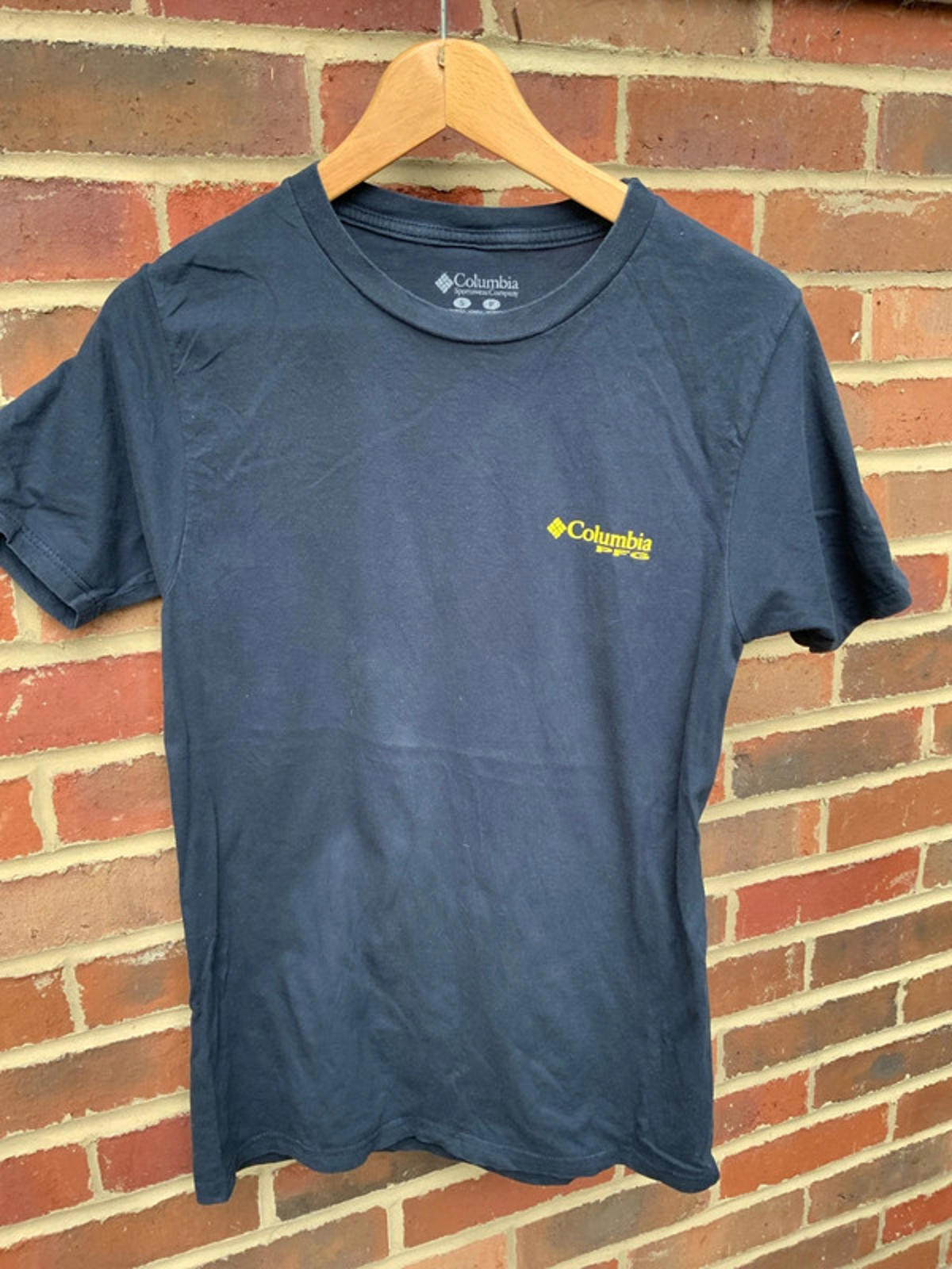 Columbia pfg T-shirt small