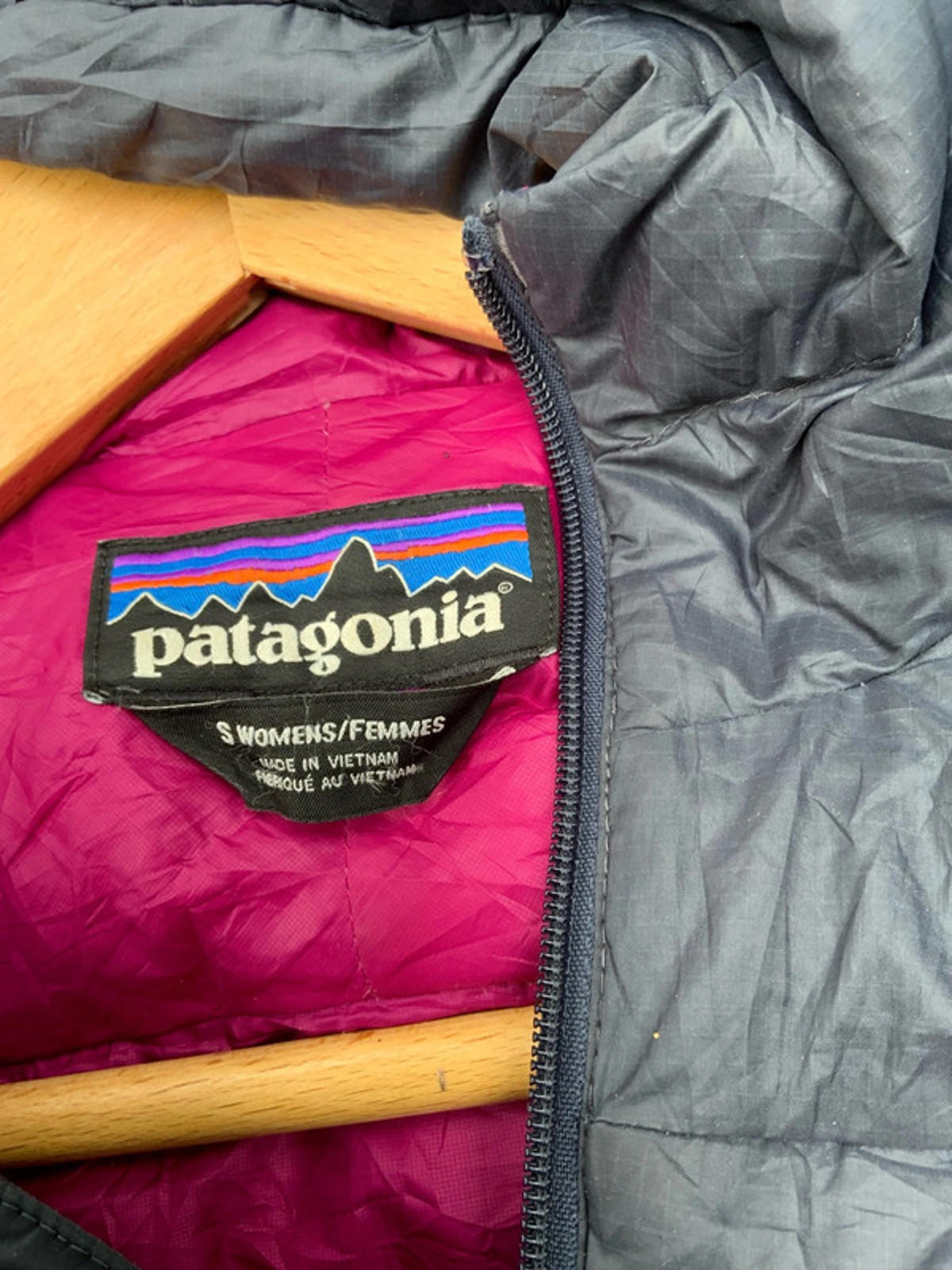 Patagonia Women's Black Hooded Puffer Jacket Size Regular Small Warm Winter Coat