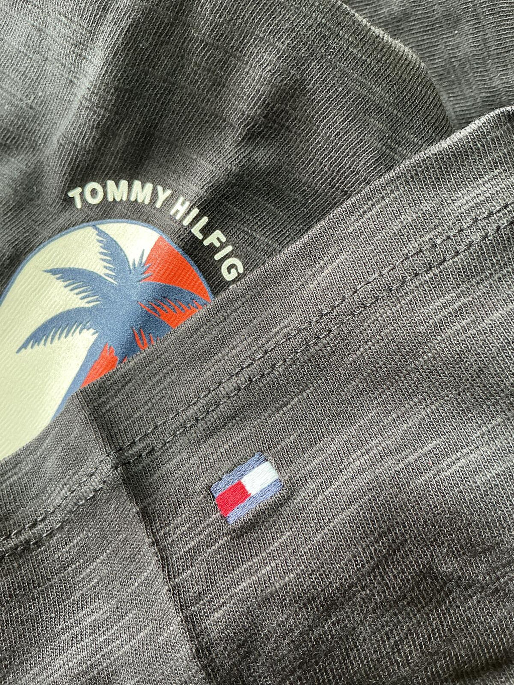 Tommy Hilfiger Black T-Shirt with Palm Logo Size Regular L Casual Tee