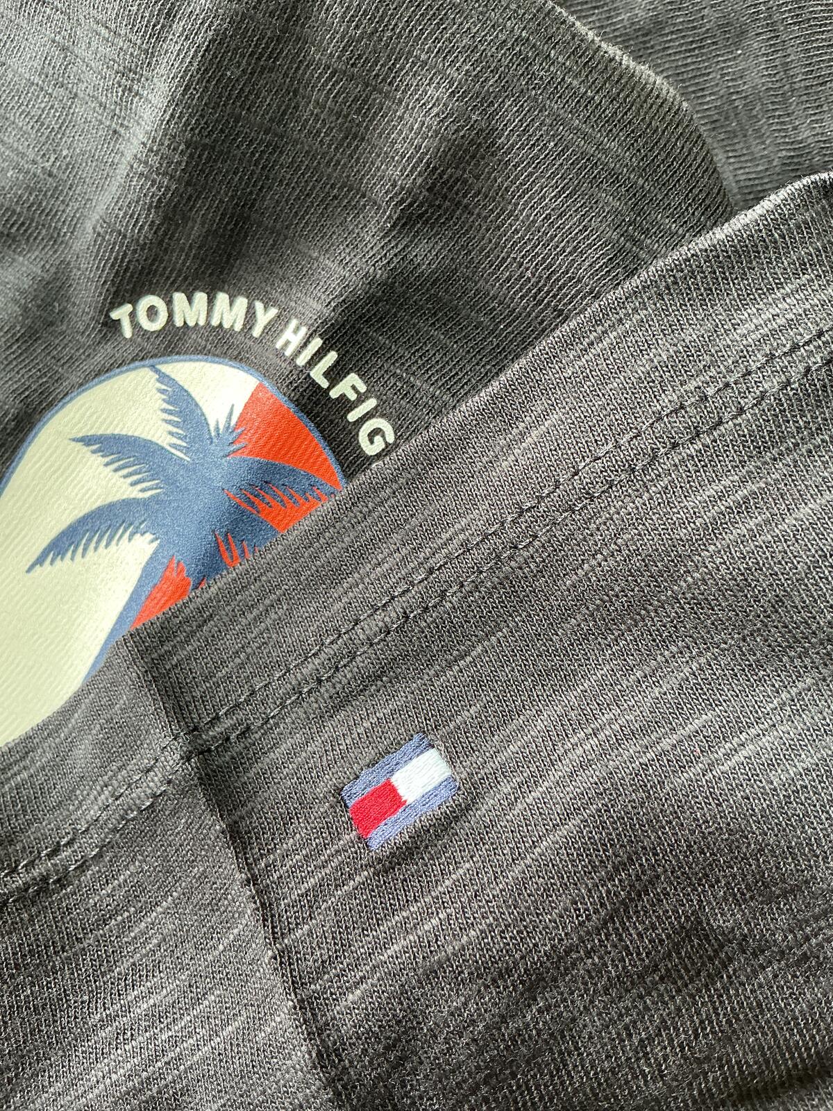 Tommy Hilfiger Black T-Shirt with Palm Logo Size Regular L Casual Tee