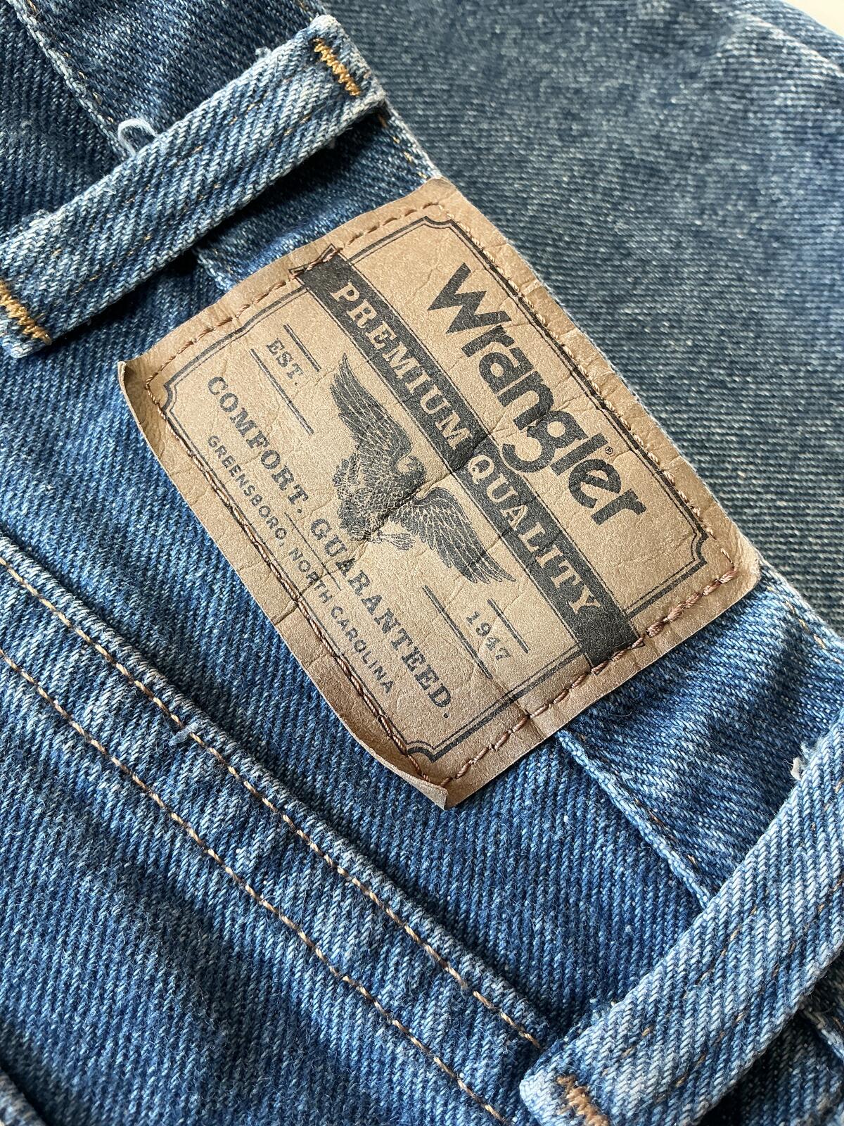 Wrangler Classic Blue Denim Jeans Size Waist 34 in. Comfortable Fit