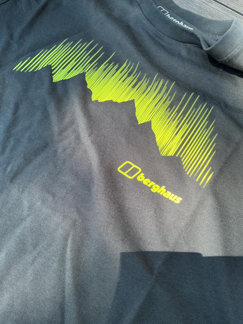 *NEW* Berghaus Mountain Strike Tee Black/Neon Green T-Shirt Size XS