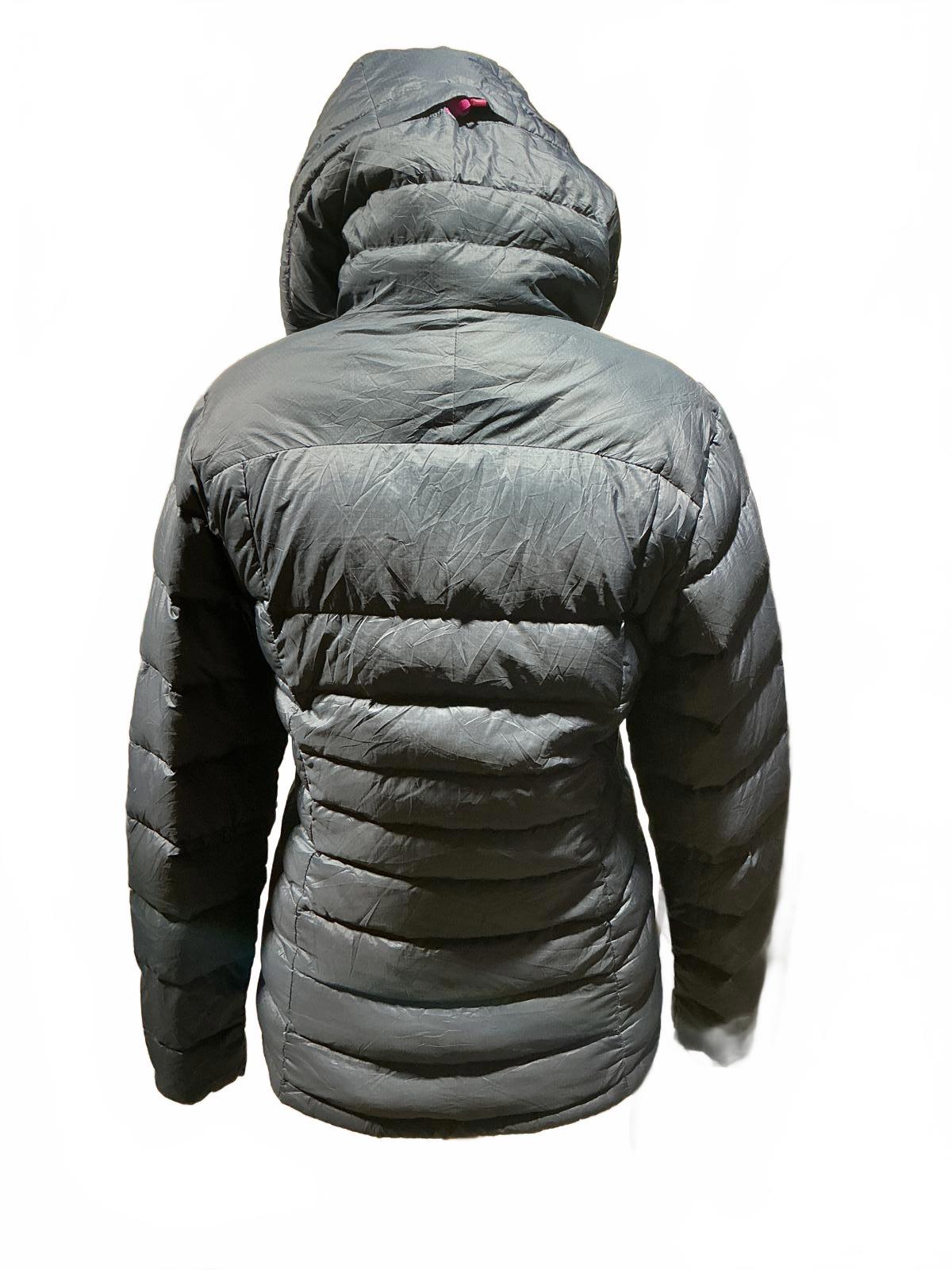 Patagonia Women's Black Hooded Puffer Jacket Size Regular Small Warm Winter Coat
