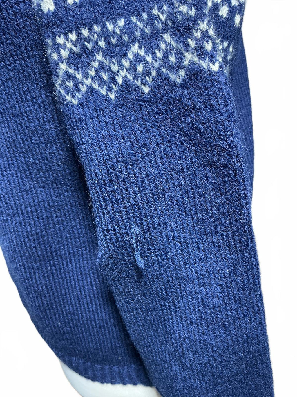 Vintage Men's Blue and White Patterned Icelandic Wool Sweater