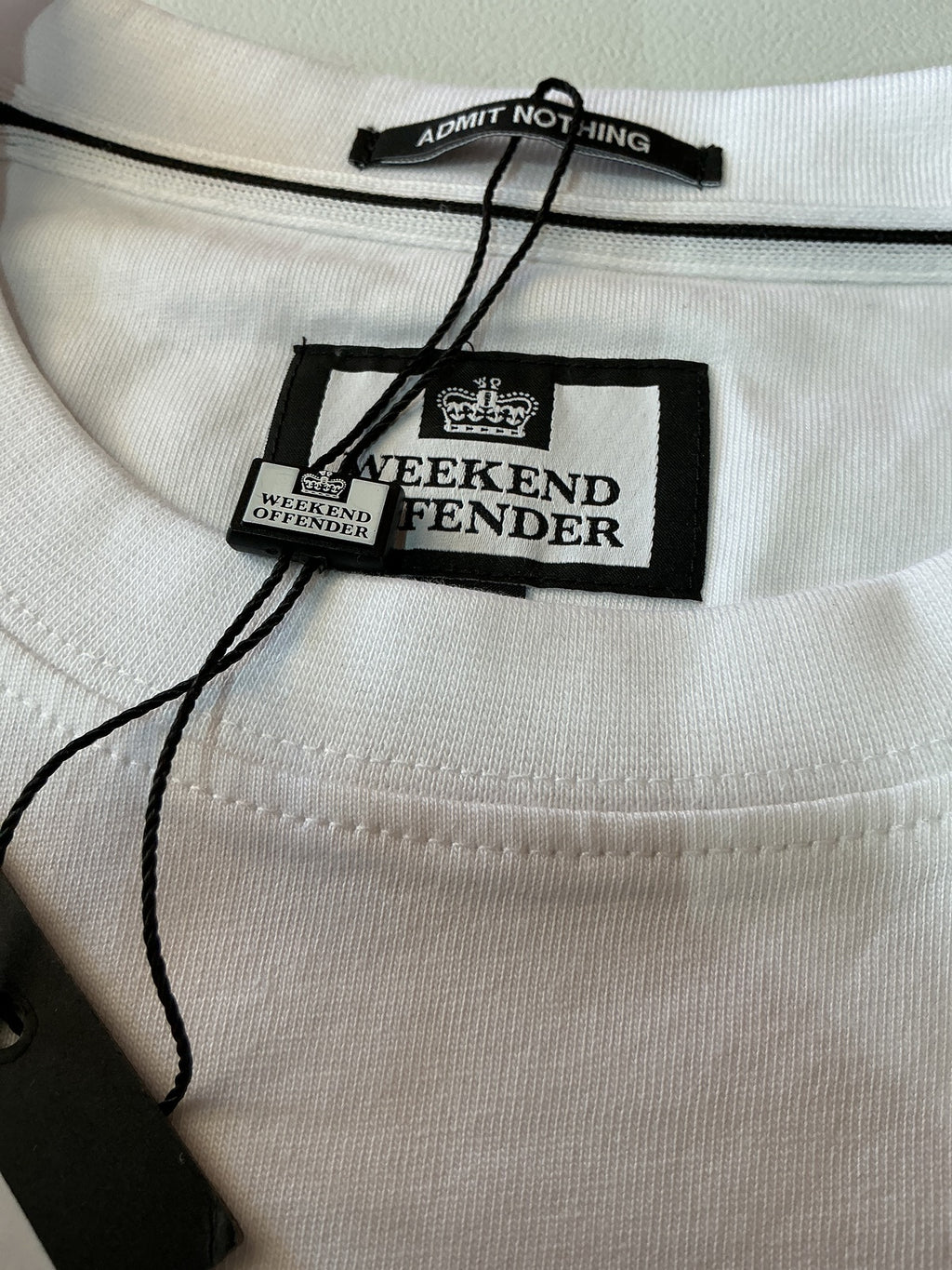 Weekend Offender White T-Shirt Size L Graphic Print Casual Wear