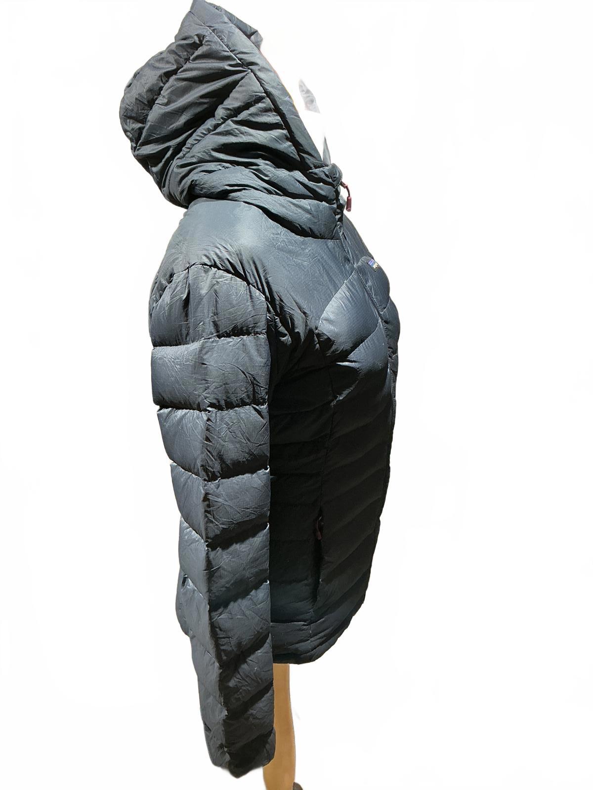 Patagonia Women's Black Hooded Puffer Jacket Size Regular Small Warm Winter Coat
