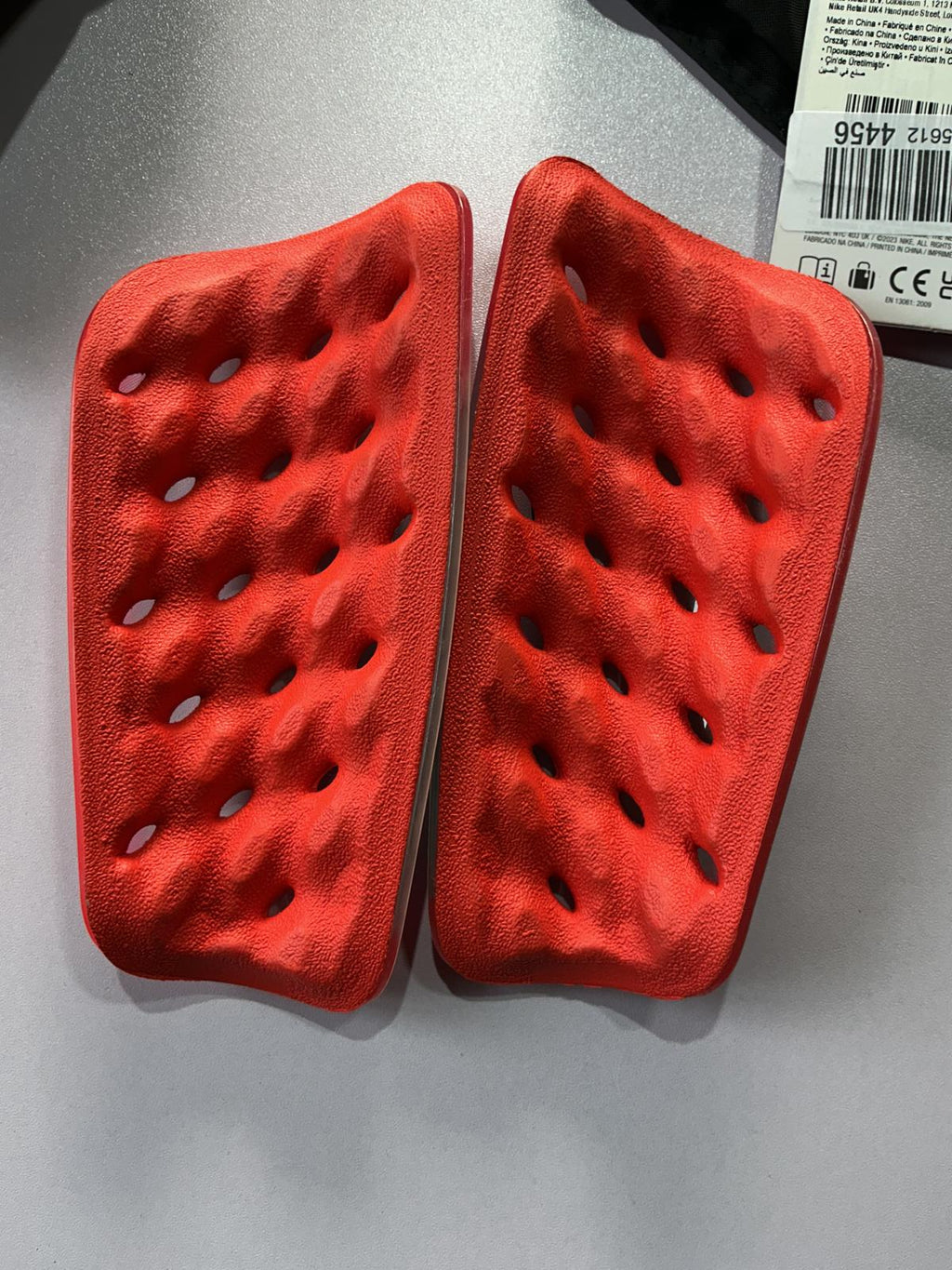 Nike Mercurial Lite Football Shin Guards Size Small