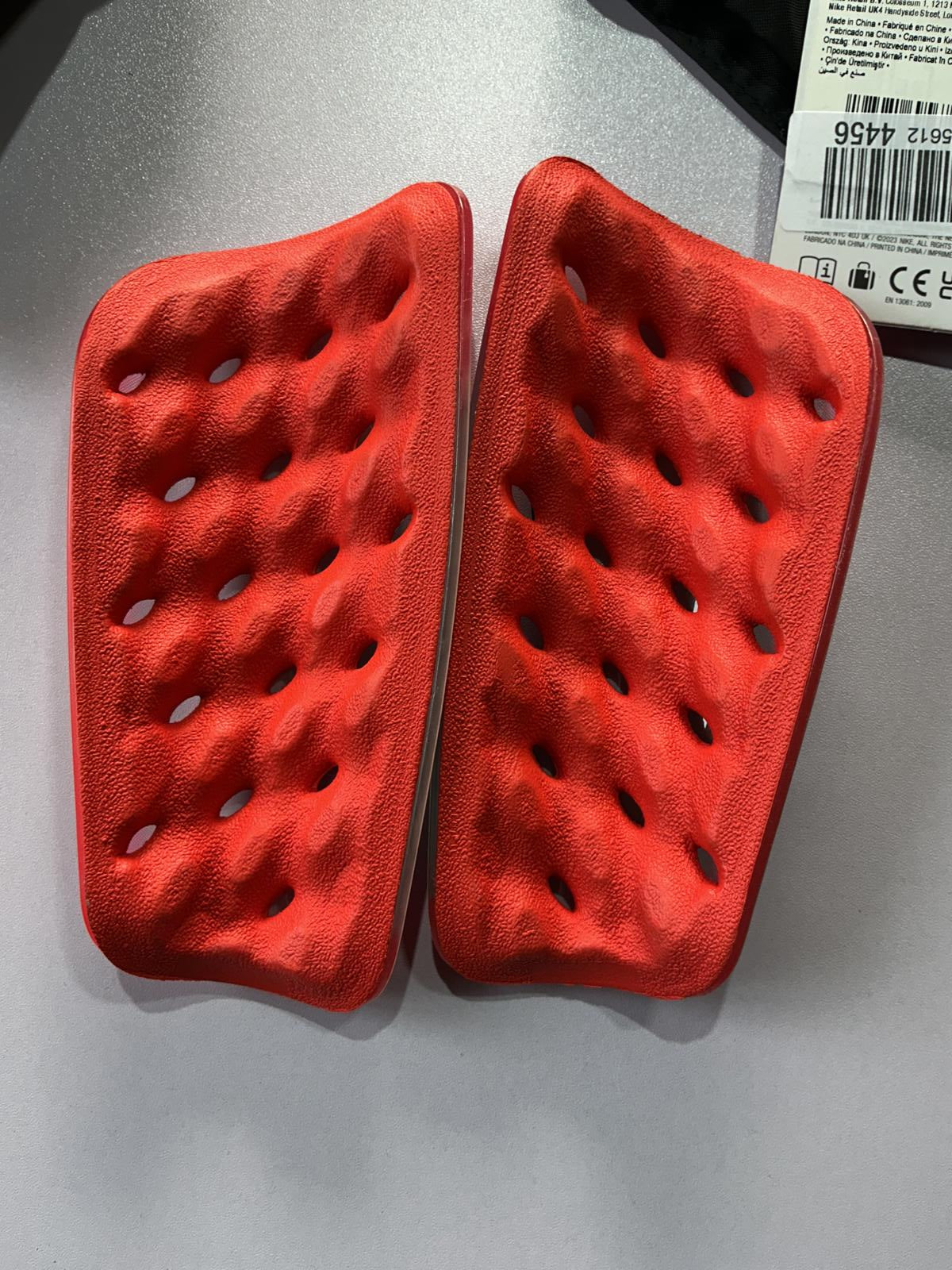 Nike Mercurial Lite Football Shin Guards Size Small