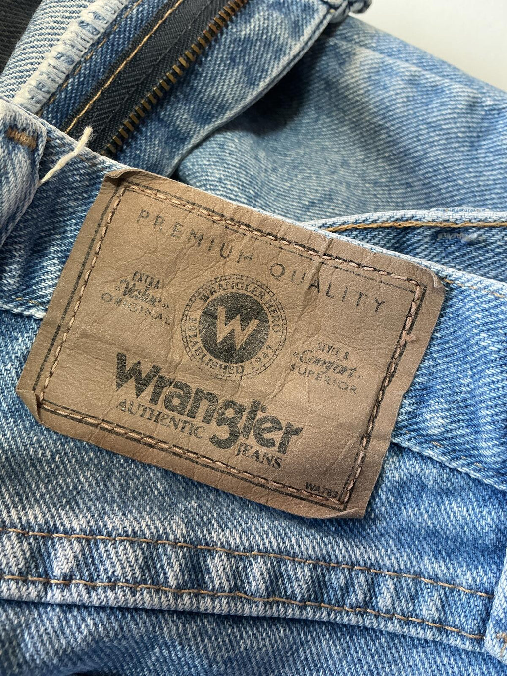 Wrangler Relaxed Fit Denim Jeans Size 34 Comfortable Casual Style