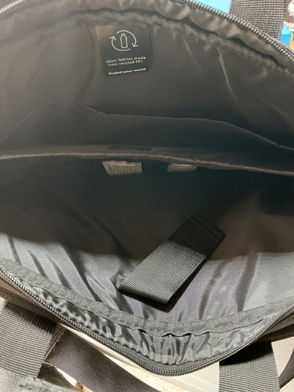 Dicota Black Laptop Bag with Shoulder Strap and Handles