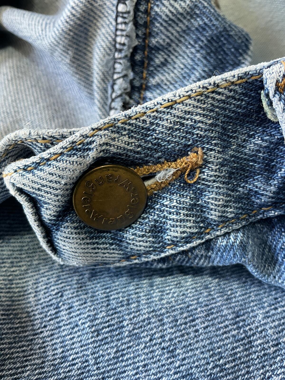 Wrangler Classic Blue Denim Jeans Size Waist 32in. Comfortable Fit