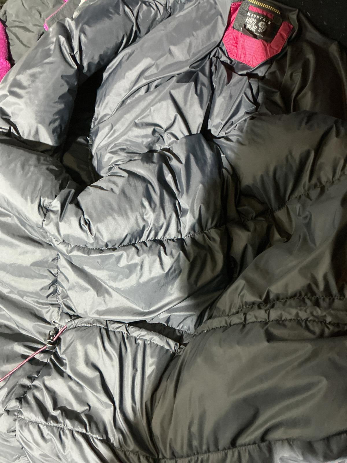 Mountain Hardwear Men's Down Insulated Puffer Jacket Burgundy and Grey Hooded
