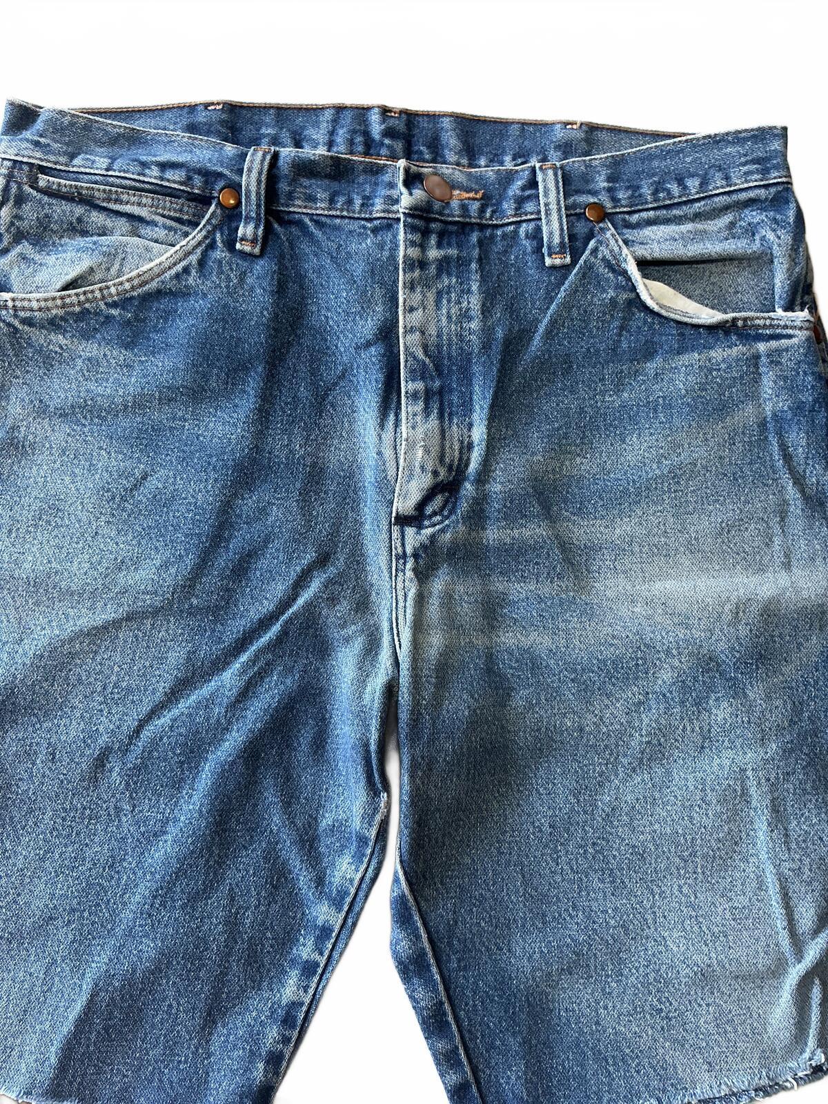 Vintage Wrangler Classic Blue Denim Shorts Size 34 Comfortable Fit