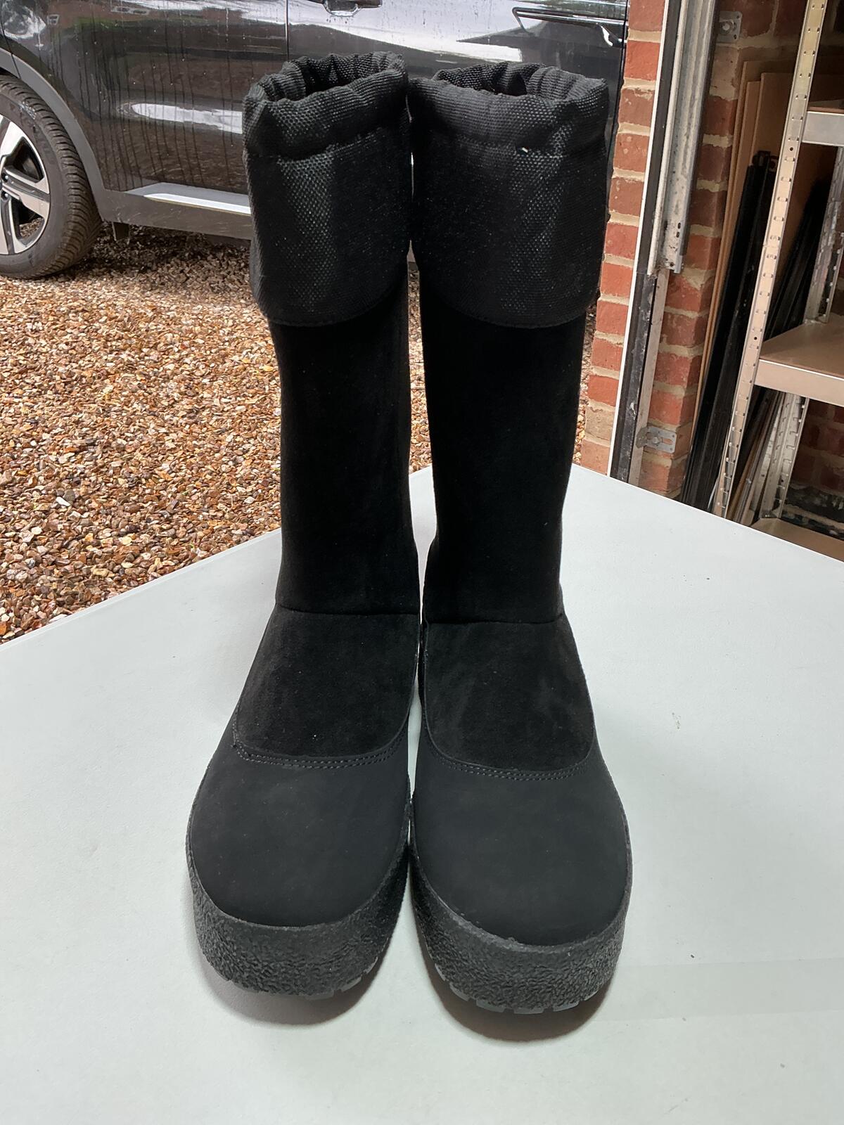 Tretorn Black Winter Boots/Wellies Size 7 Comfortable and Warm Footwear