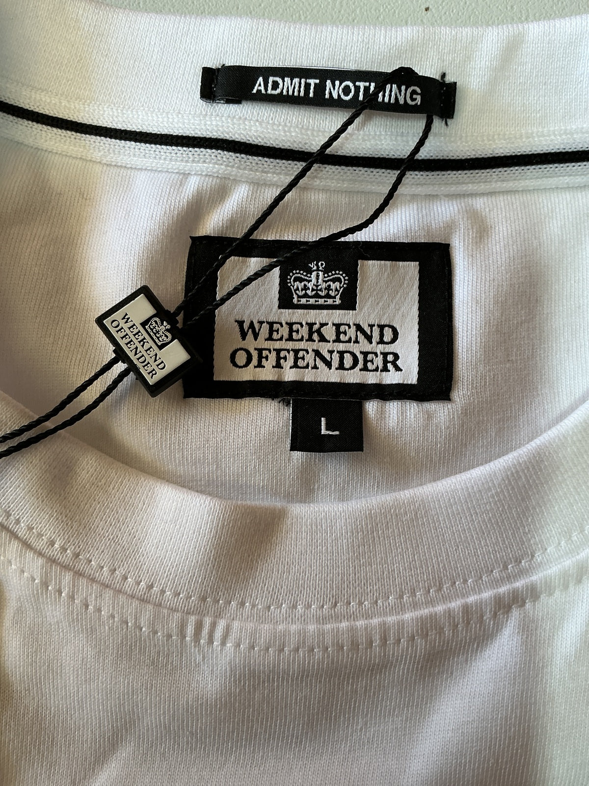 *NEW* Weekend Offender White Graphic T-Shirt Size L Casual Streetwear