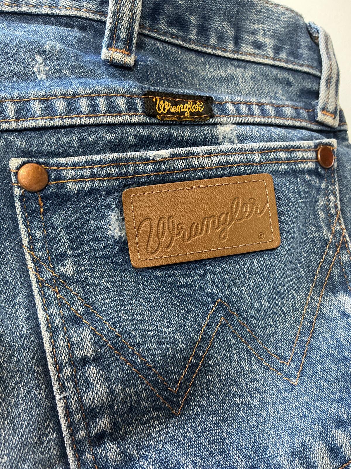 Vintage Wrangler Classic Blue Denim Shorts Size 34 Comfortable Fit
