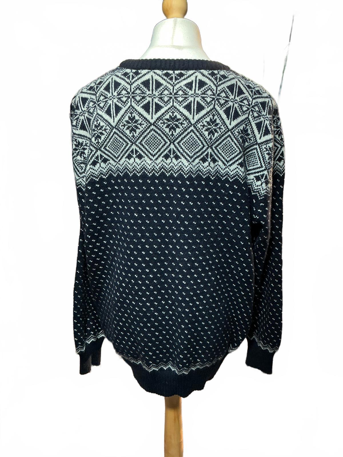 Men's Navy and White Patterned Crew Neck Sweater
