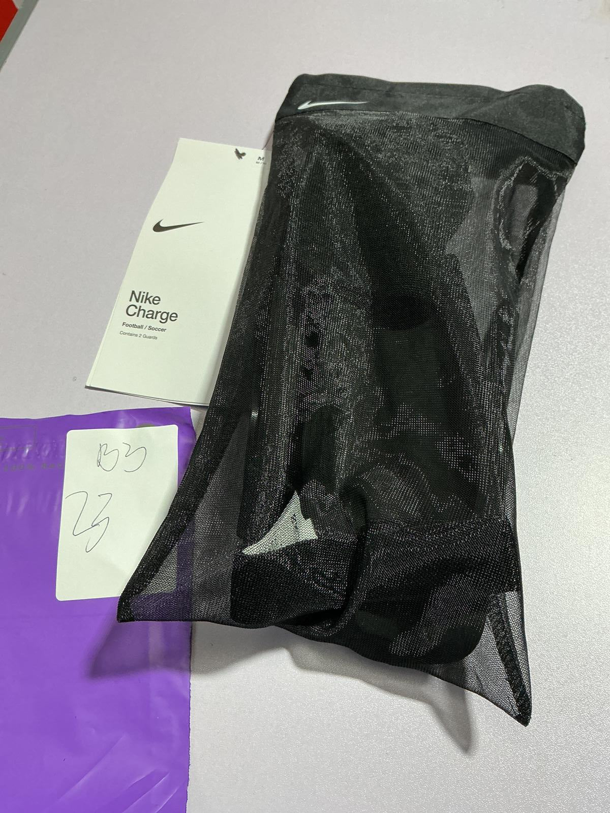 Nike Charge Football/Soccer Shin Guards Youth Medium
