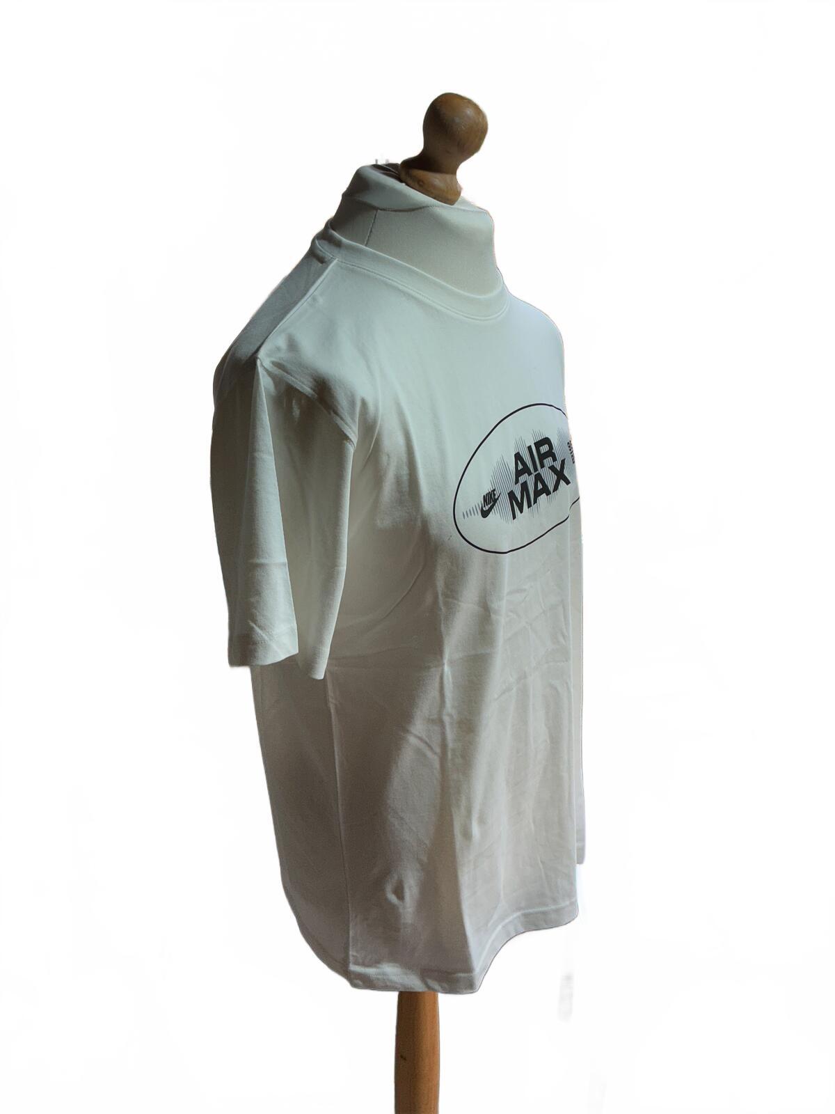 Nike Air Max White T-Shirt Size Regular M Casual Comfortable Fit
