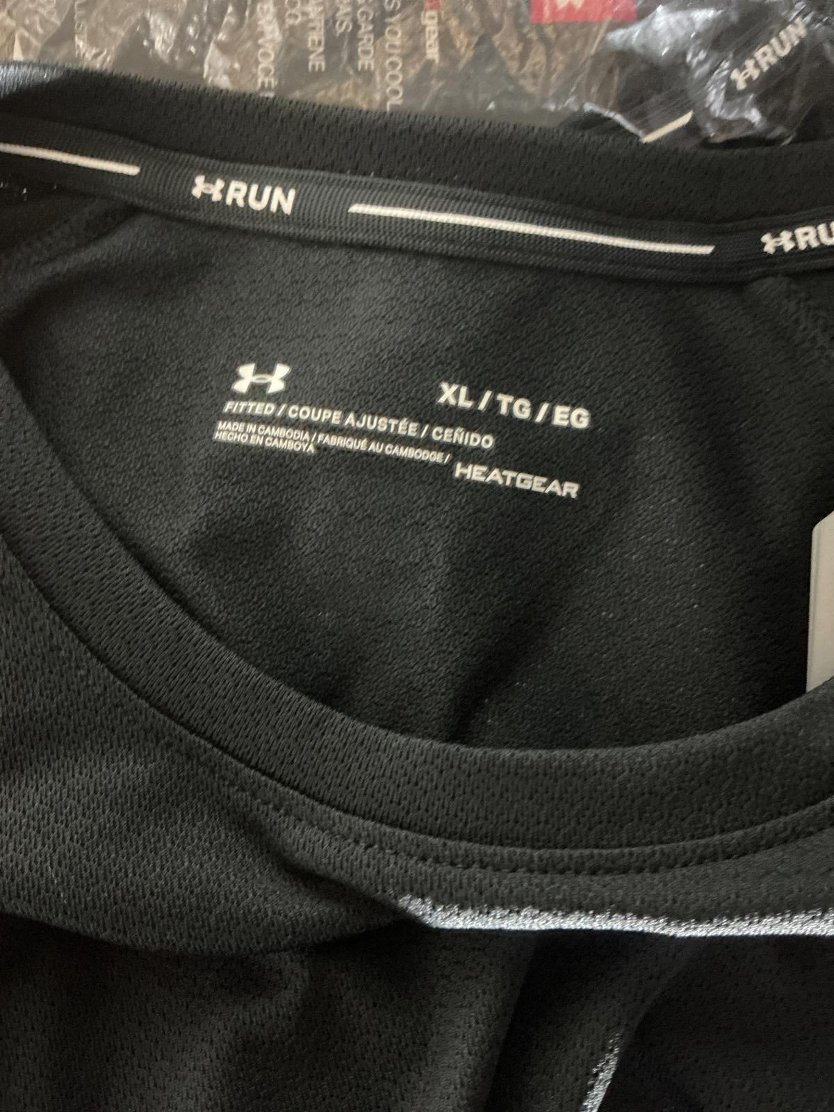 *NEW* Under Armour XL Women's Long Sleeve Black Run Athletic Top with Open Back