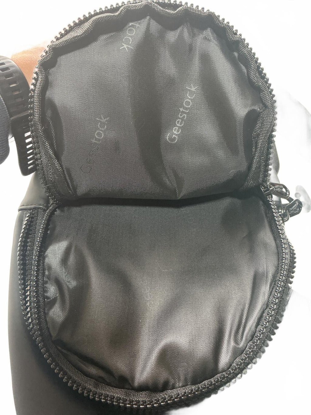 Geestock Black Sling Bag Crossbody Compact Size Adjustable Strap