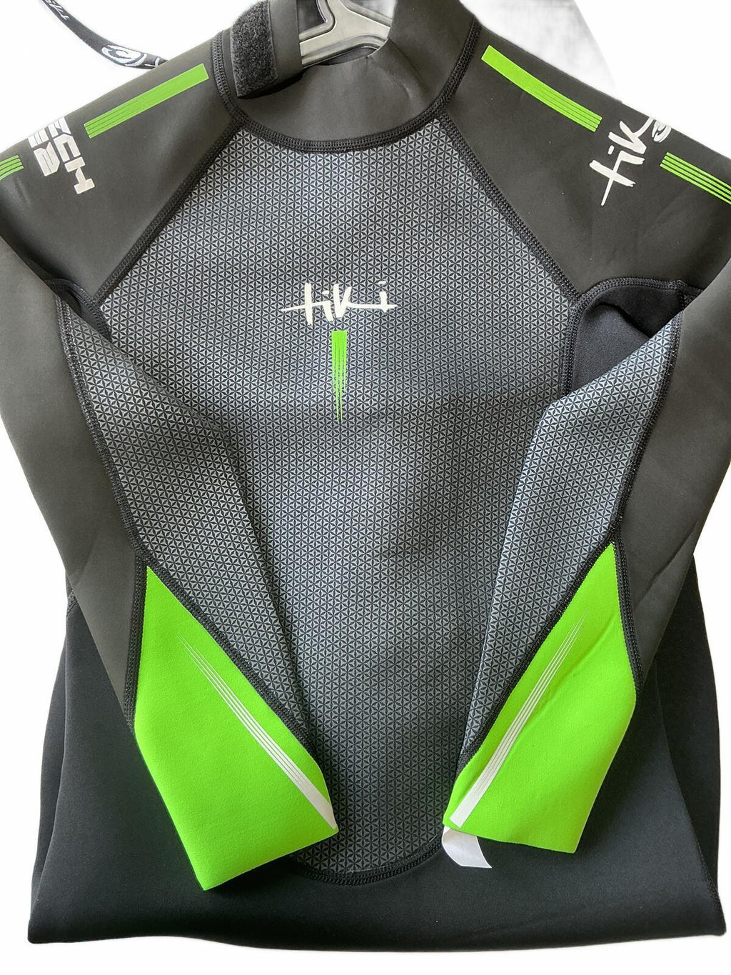 Tiki Black and Green Wetsuit Size J14 for Water Sports and Diving