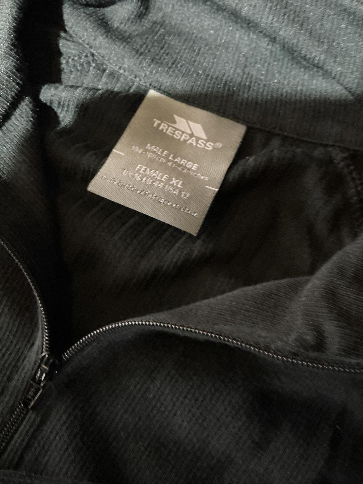Trespass Dark Grey Half-Zip Thermal Pullover and Trousers  Male Large Female XL