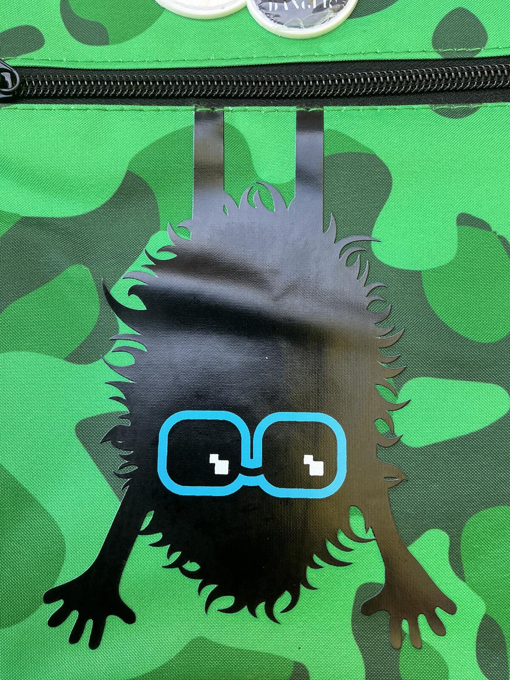 Tinc Green Camouflage Lunch Bag with Fun Character Design - Compact Size
