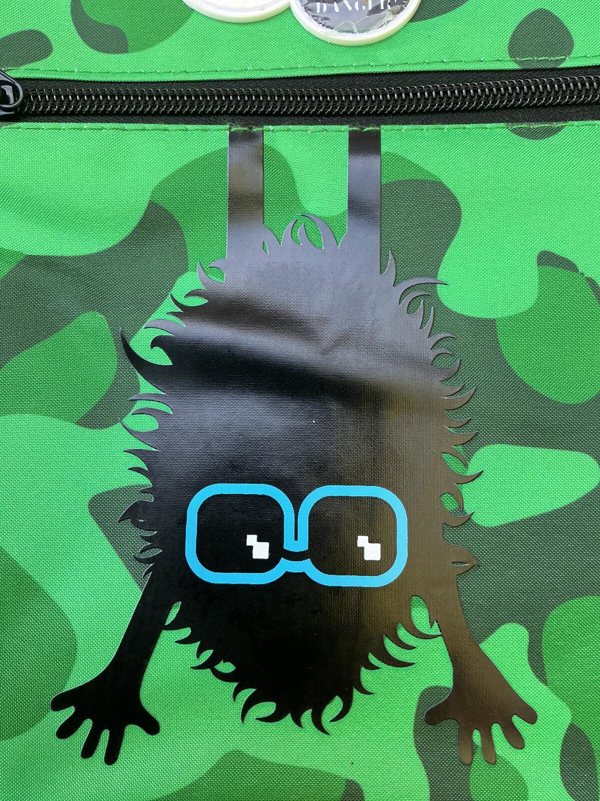 Tinc Green Camouflage Lunch Bag with Fun Character Design - Compact Size