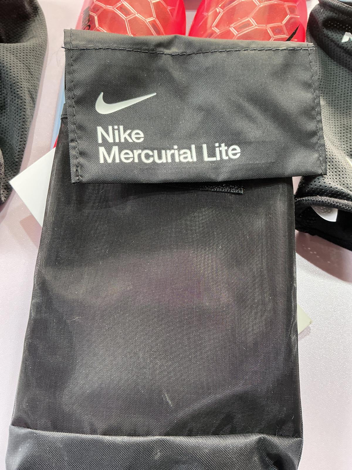 Nike Mercurial Lite Football Shin Guards Size Small