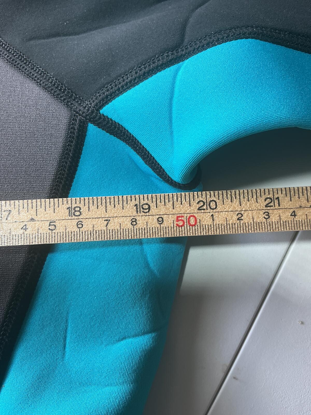 Owntop Short Sleeve Neoprene Wetsuit Size XXL Black and Blue Swimwear
