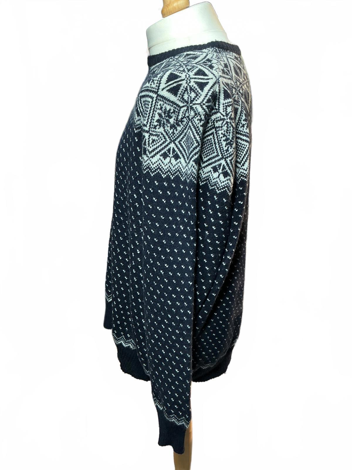 Men's Navy and White Patterned Crew Neck Sweater