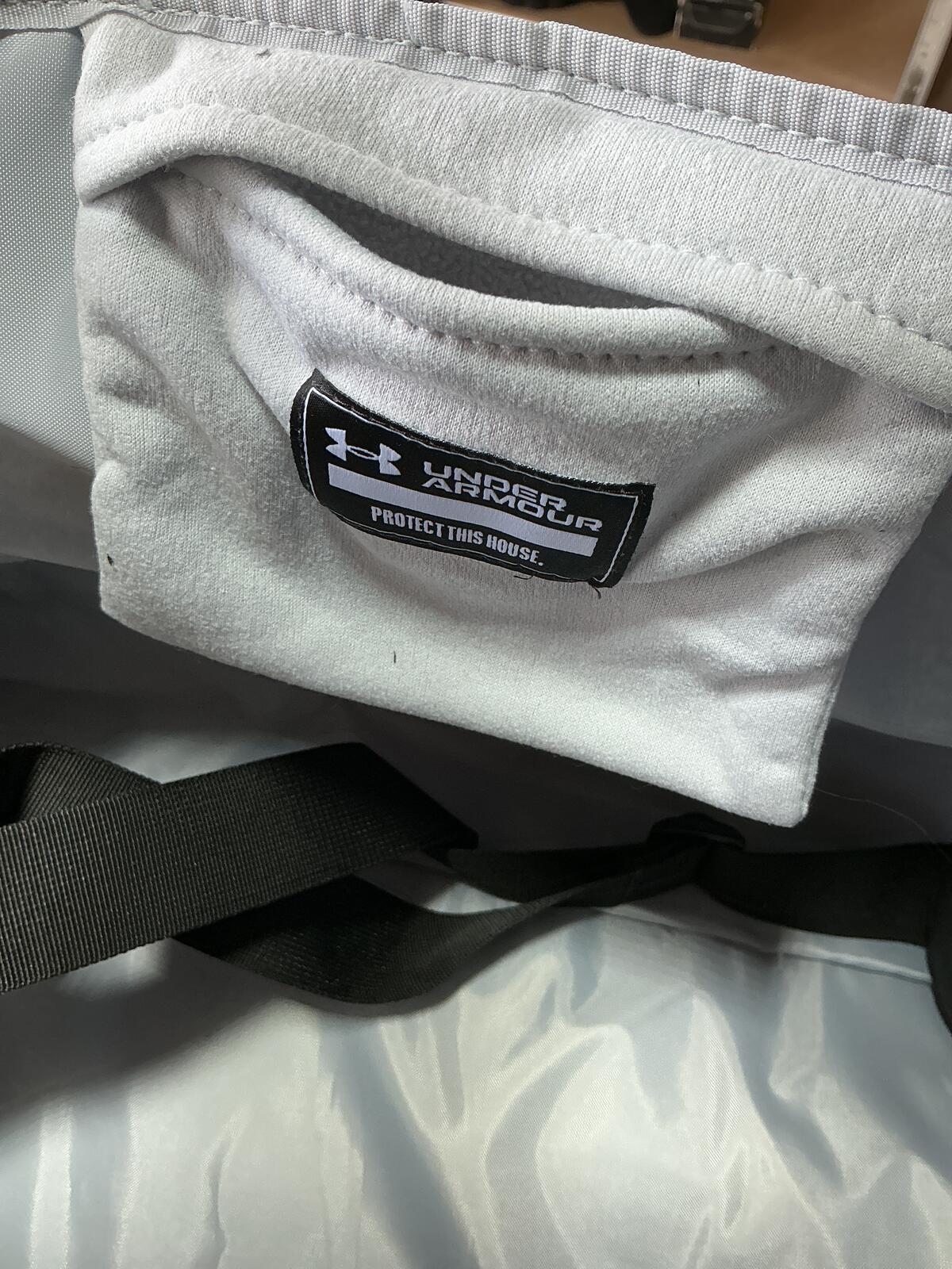 Under Armour Large Black Sports Gym Travel Duffle Bag with Shoulder Strap