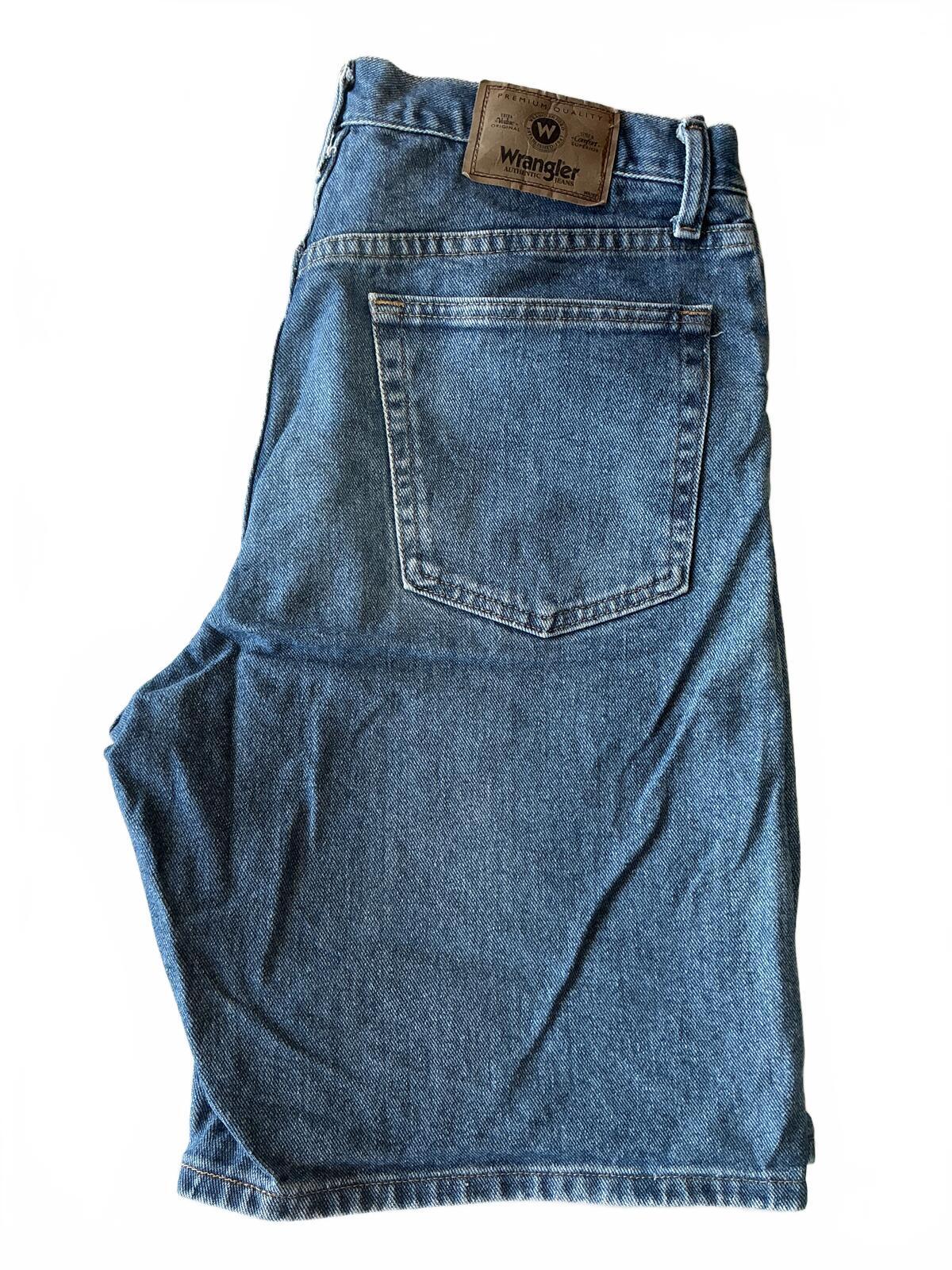 Wrangler Denim Shorts Classic Blue Size Waist 33 in. Comfortable Fit