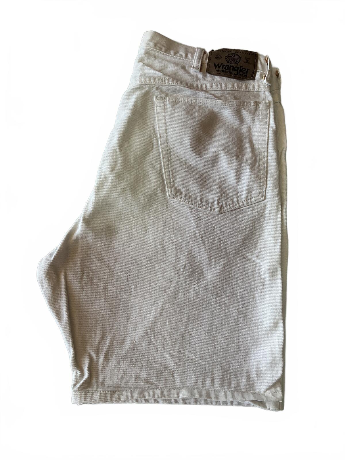 Wrangler White Denim Shorts Classic Fit Size Waist 36 in. Comfortable