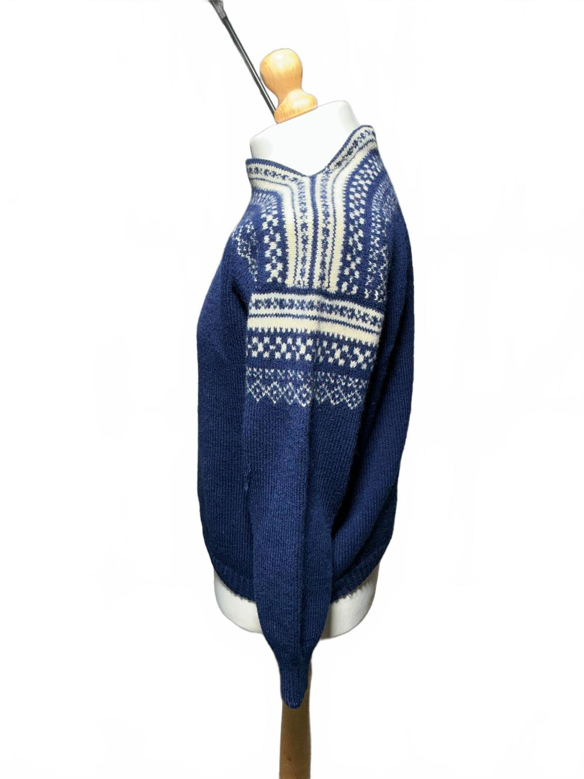 Vintage Men's Blue and White Patterned Icelandic Wool Sweater