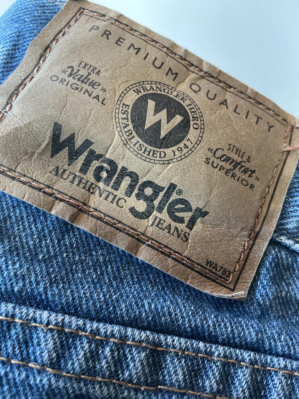 Wrangler Denim Shorts Classic Blue Size Waist 33 in. Comfortable Fit