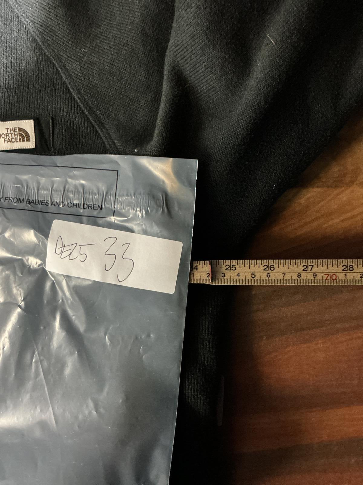 The North Face Men's Grey Fleece Jacket Half Zip